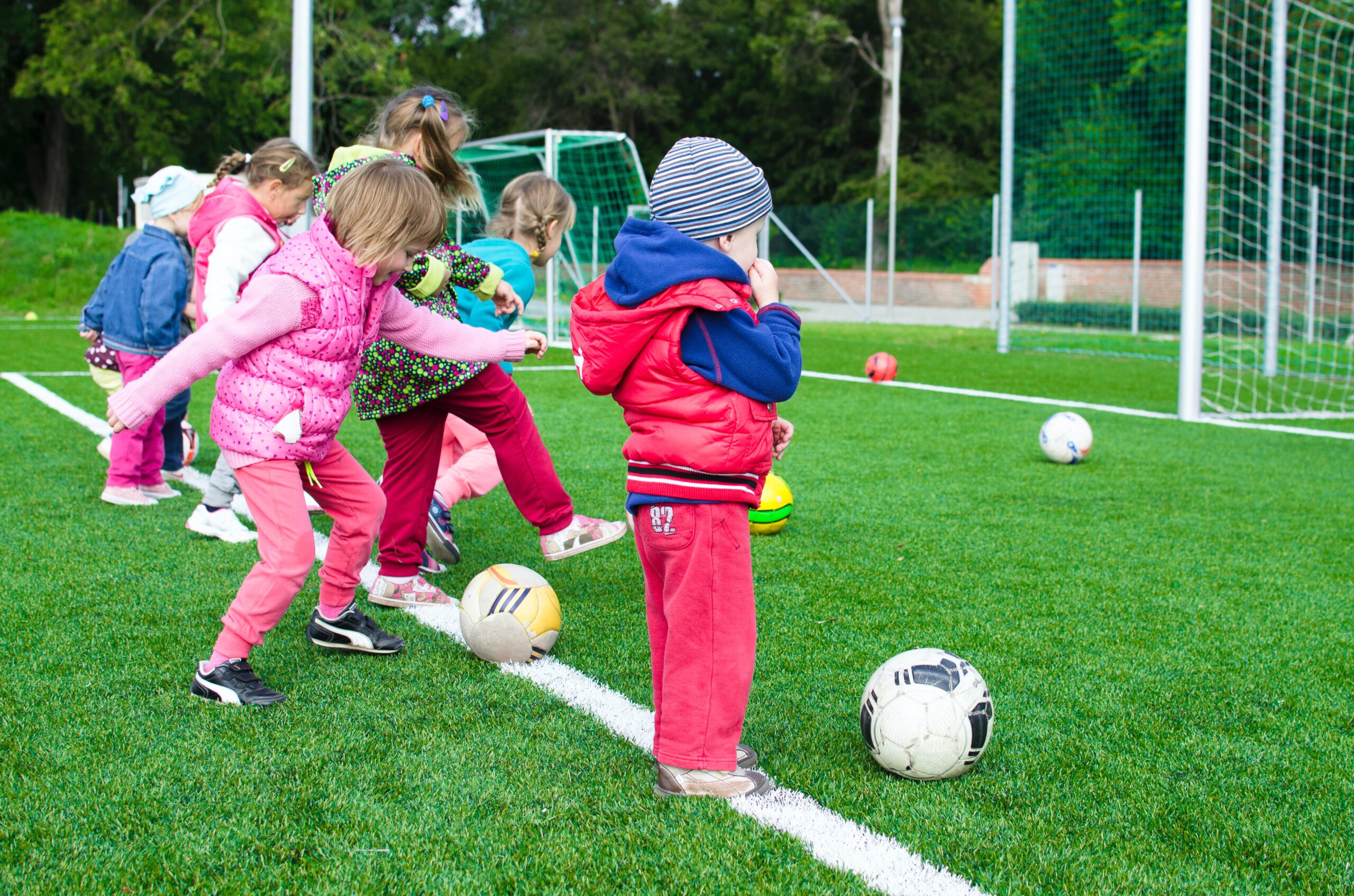 Piłka nożna dla dzieci rozwój i zabawa